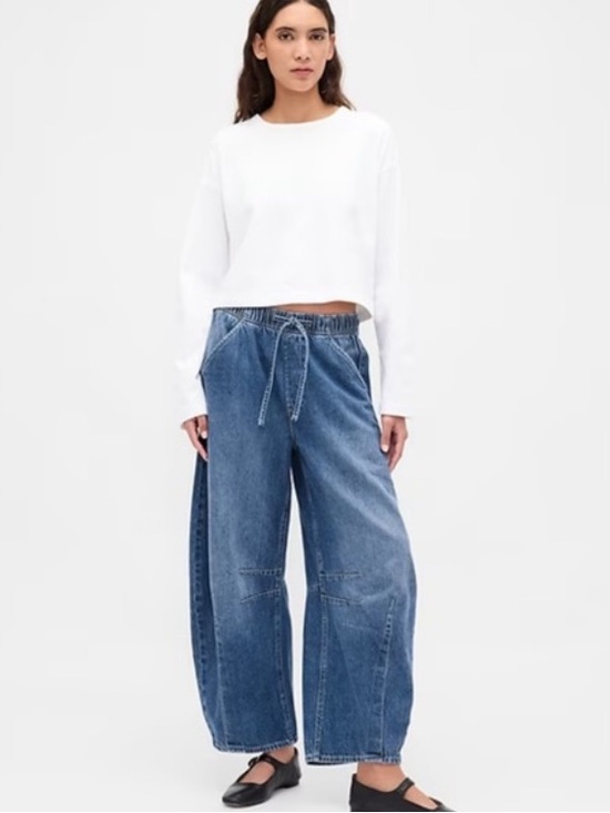 GAP Pants - GAP mid rise ultra soft easy horseshoe jean barrel leg pant medium wash